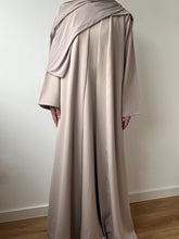 Load image into Gallery viewer, ABAYA PALE (LIMITED EDITION)
