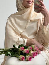 Load image into Gallery viewer, BUTTERYELLOW ABAYA
